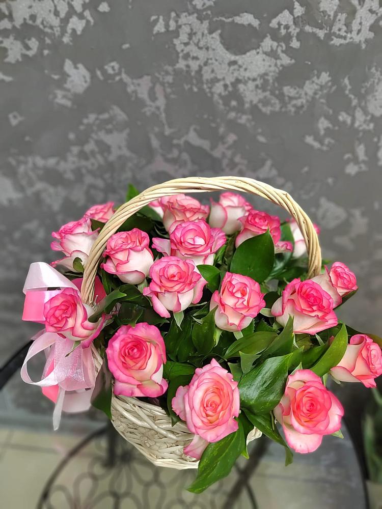 Цветочная композиция из Розы в корзине в Нижнеудинске