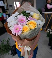 Букет цветов из:  Герберы, Розы и Хризантемы в Нижнеудинске