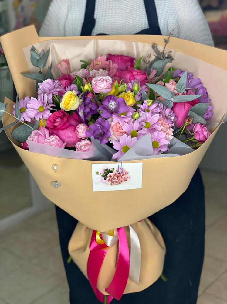 Букет цветов из: Хризантемы, Гвоздики и Альстромерии в Нижнеудинске