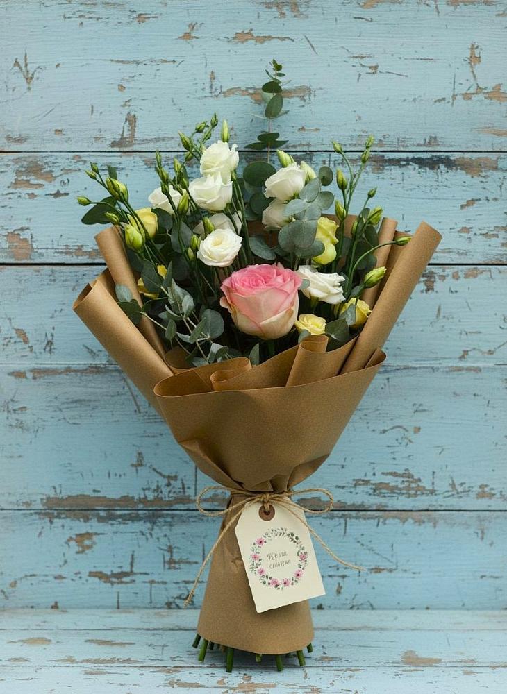 Букет цветов из: Розы и Лизиантусы в Нижнеудинске