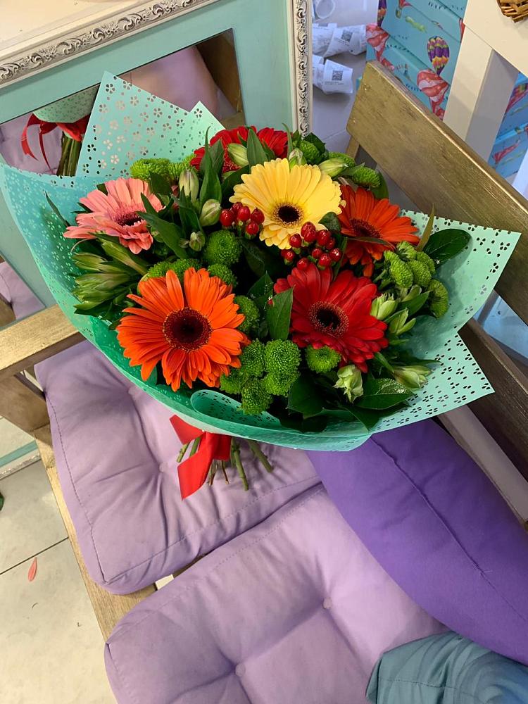 Букет цветов из: Герберы, Хризантемы и Альстромерии в Нижнеудинске