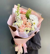 Букет цветов из:  Хризантемы и Розы в Нижнеудинске