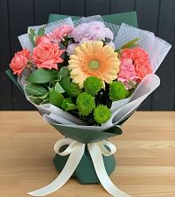 Букет цветов из:  Гвоздики, Розы, Герберы и Хризантемы в Нижнеудинске