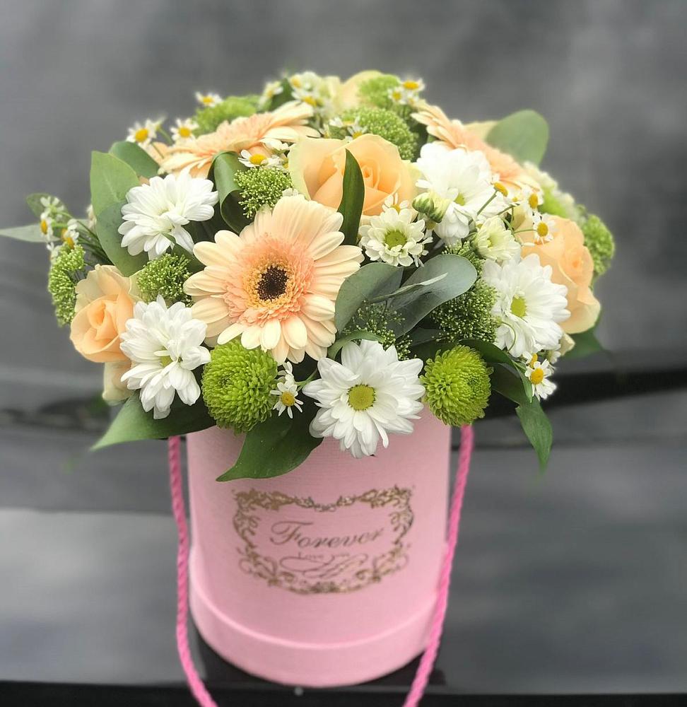 Цветочная композиция из Розы, Герберы и Хризантемы в шляпной коробке в Нижнеудинске