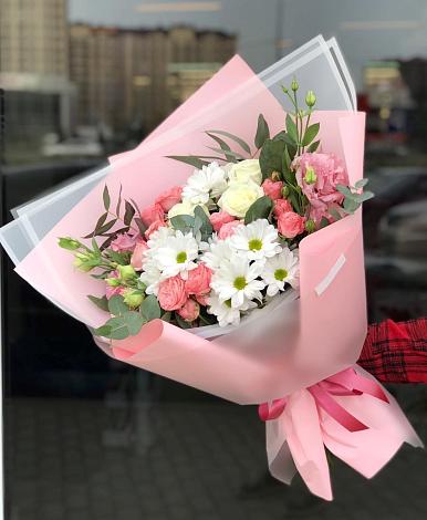 Букет цветов из: Розы, Лизиантусы и Хризантемы в Нижнеудинске