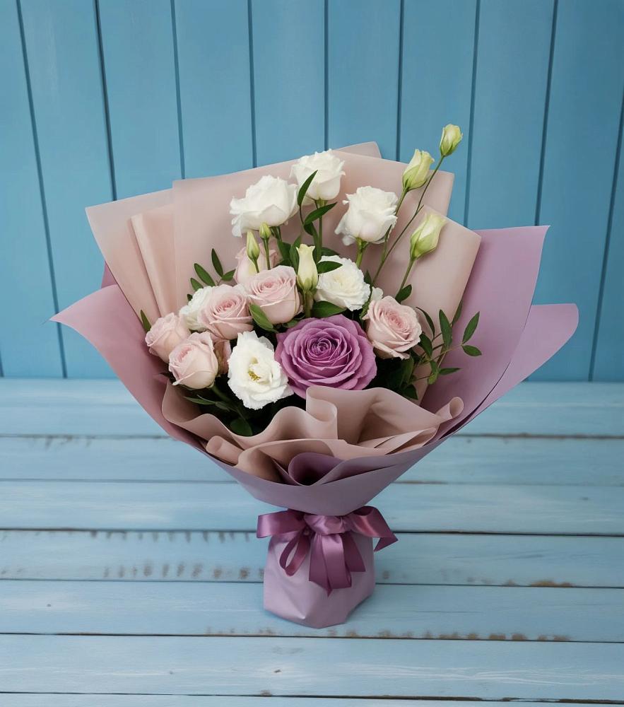 Букет цветов из: Розы и Лизиантусы в Нижнеудинске